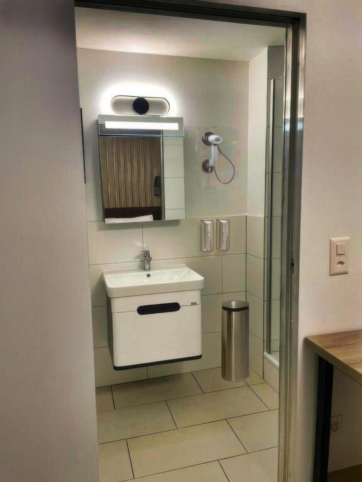 Nani City Hotel Zurich Bagian luar foto